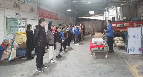 用心去孝敬，用爱去感恩--孝心无疆，爱满6t体育|6t体育五金&东莞合页?